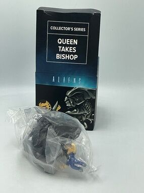 Loot Crate Aliens Collector’s Series Queen Takes Bishop Plastic Figure